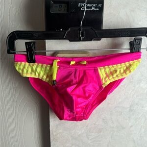 listing-status-banner